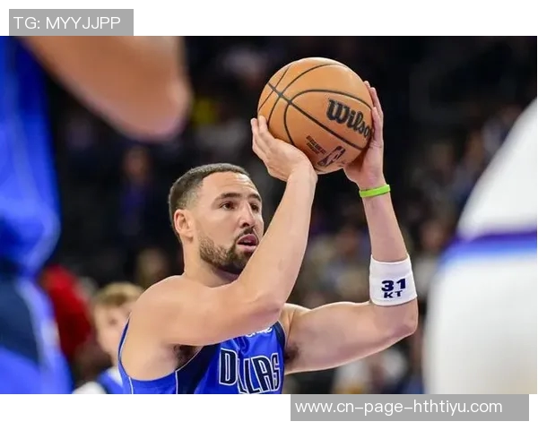 克莱首节短暂出战5分钟表现平平仅得4分助球队开局稳健 克莱首节短暂出战5分钟表现平平仅得4分助球队开局稳健